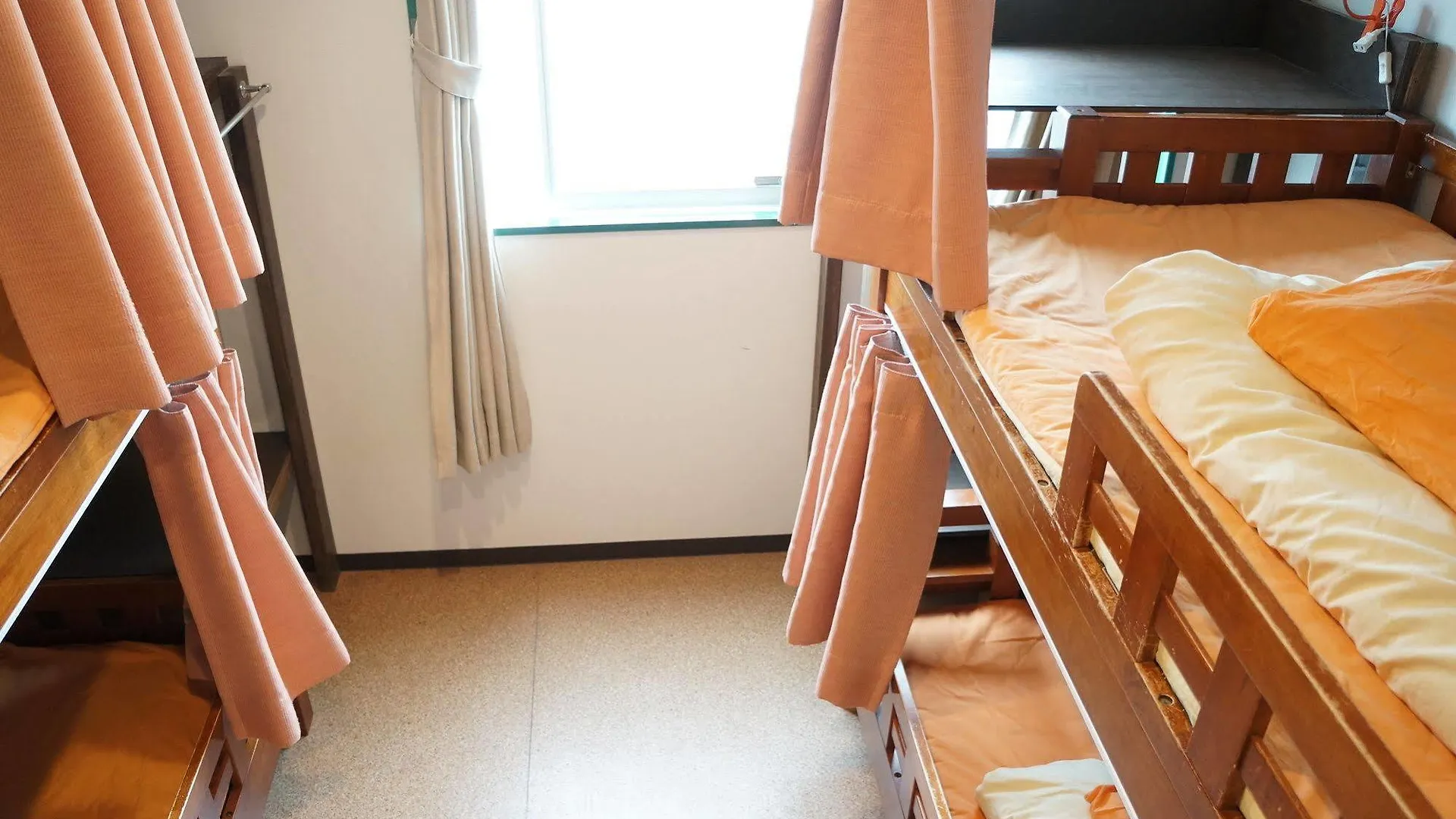 Hostal J-Hoppers Osaka Guesthouse