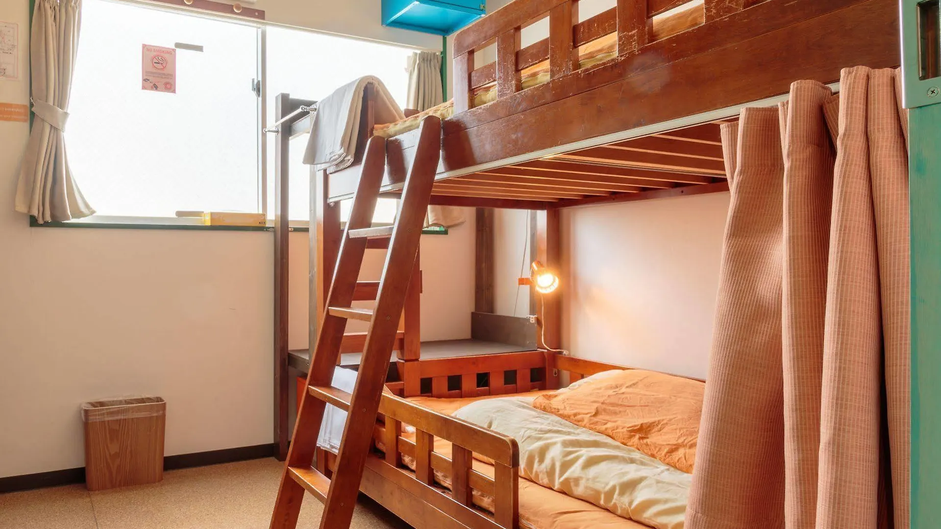 J-Hoppers Osaka Guesthouse 0*,